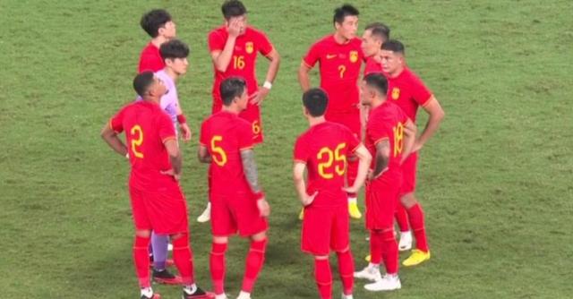 某球员签下高额合同，成为球队核心